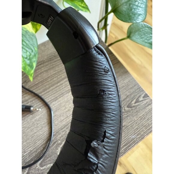 Polsen Studio Monitor Headphones with Aux Cable - Picture 8 of 11